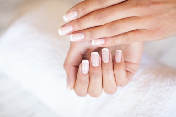 Manicure w domu. Jak zadbać o paznokcie krok po kroku?